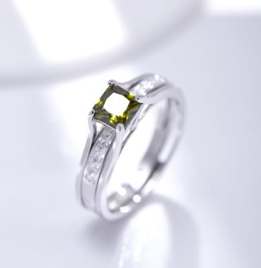 Luxurious silver 925 twins rings inlaid with olive green zircon and side white special crystals