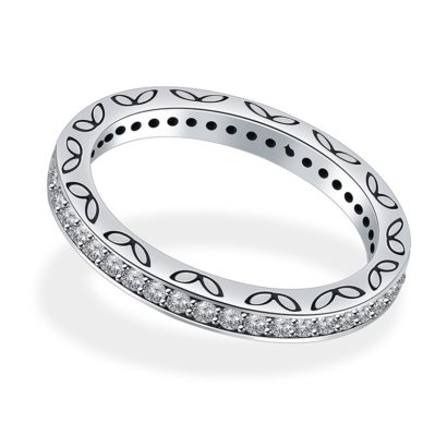 Silver 925 ring inlaid with white crystals on the edges and simple butterflies and dots decorate the ring