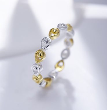Water drop ring has an innovative design made from 925 silver and plated with pure gold 18k, for gifts