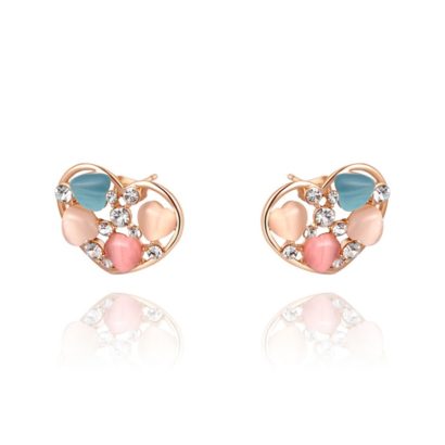 The heart earring is three times gold plated inlaid with white crystals and pied Austrian crystals
