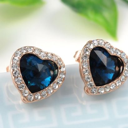 The Heart earring, three times gold plated and inlaid with swiss crystals and blue heart of zircon