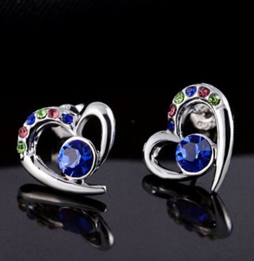 The heart earring is three times gold plated inlaid with colored crystals and blue Austrian crystals