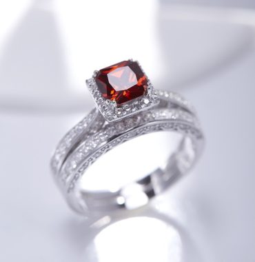 Luxurious silver 925 twins ring inlaid with red zircon and side white special crystals